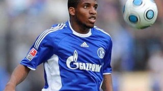  曼联防线漏洞百出,滕哈赫怒斥弟子态度问题  