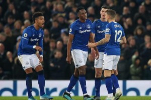  法甲保级大战混沌，五支球队深陷泥潭混战  