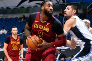  米切尔单节21分骑士多点开花击退魔术止住颓势