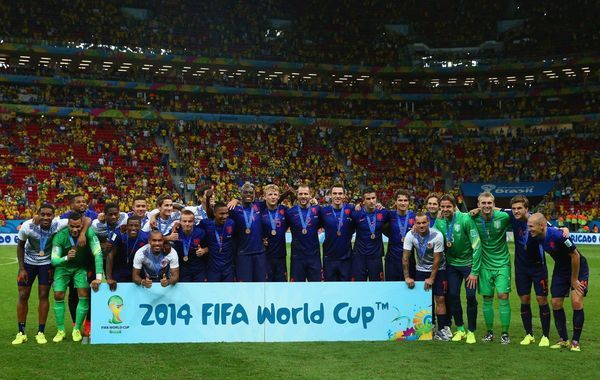  科隆门将超神发挥，单场三次扑点创历史  