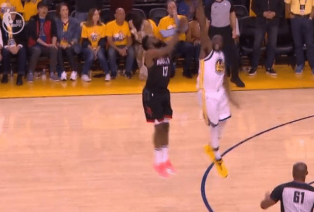  雷恩VS巴黎再现红牌，争议判罚引发热议  