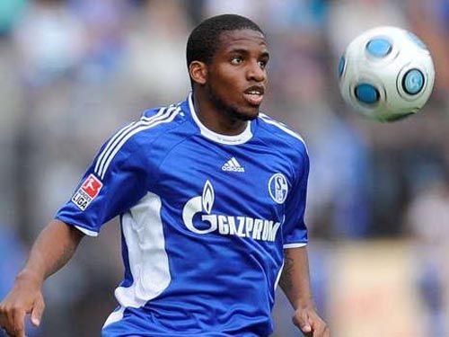  曼联防线漏洞百出,滕哈赫怒斥弟子态度问题  