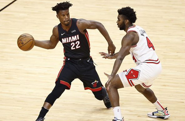  马尔卡宁三分雨浇灭火箭反扑气焰